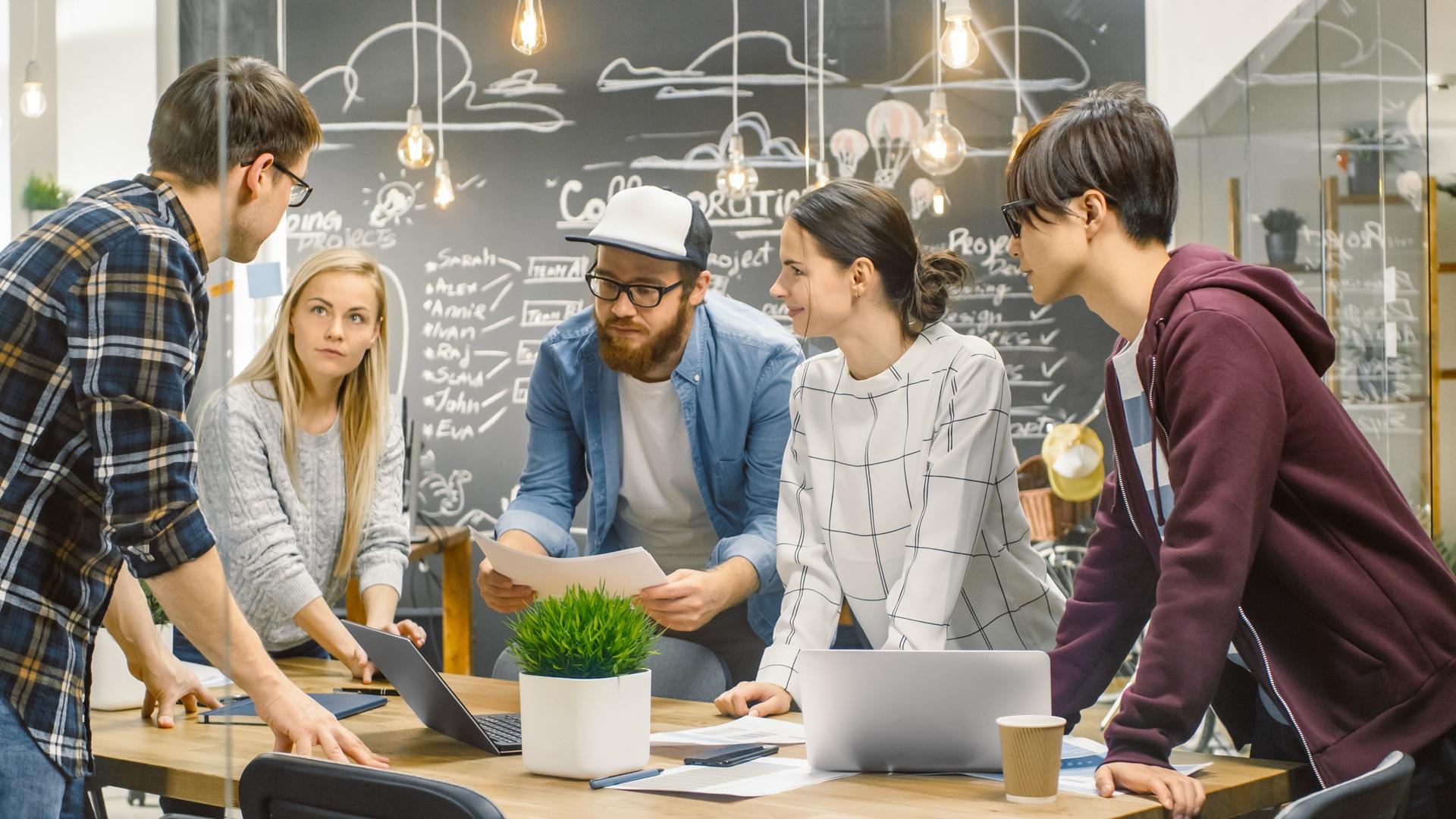 Team im kreativen Meeting | Anwalt Arbeitsrecht Bonn